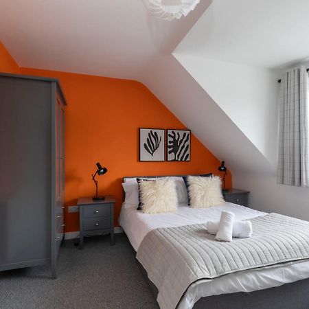Modern Four Bedroom Four Bathroom Home Cheltenham Kültér fotó