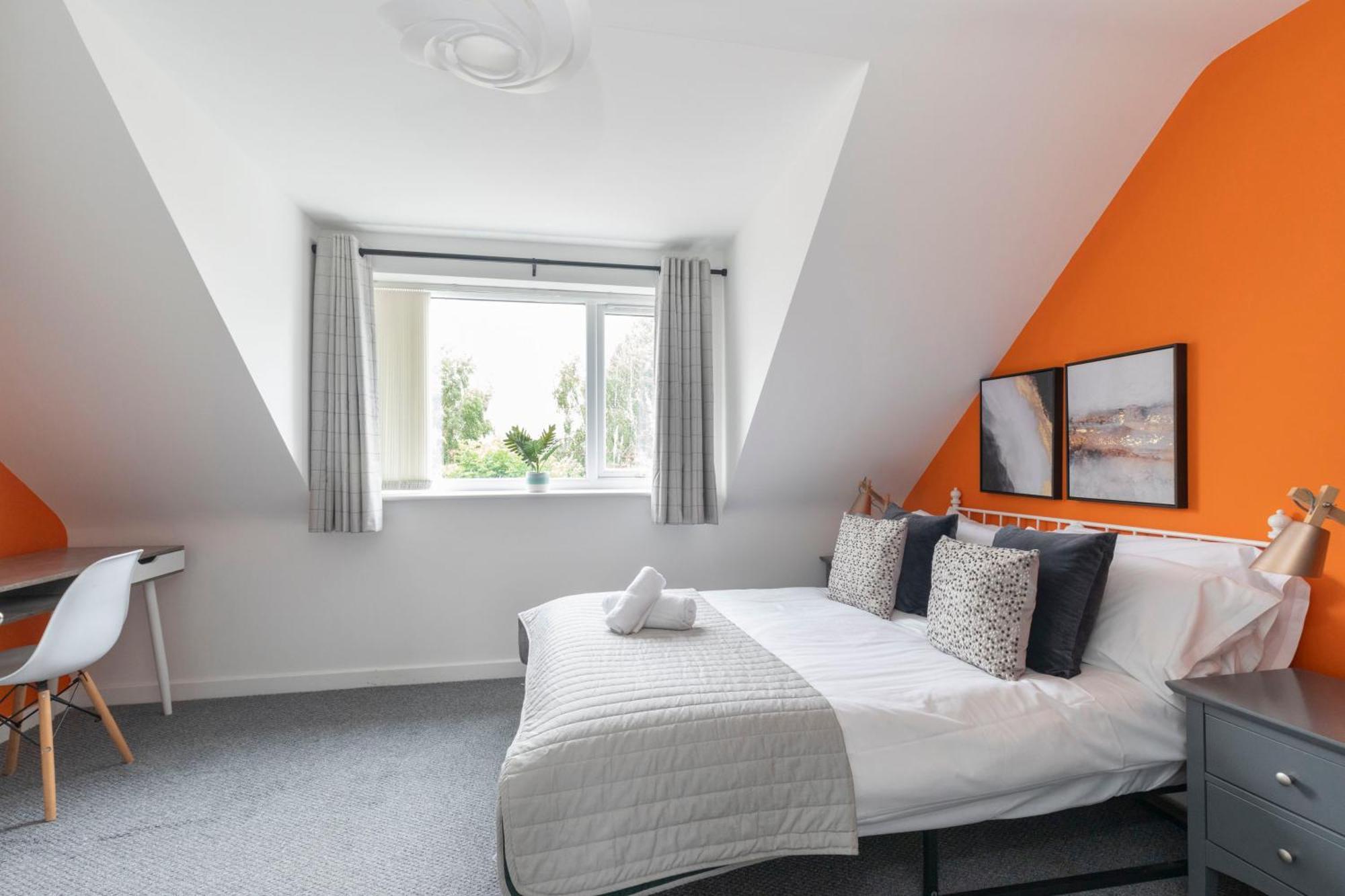 Modern Four Bedroom Four Bathroom Home Cheltenham Kültér fotó