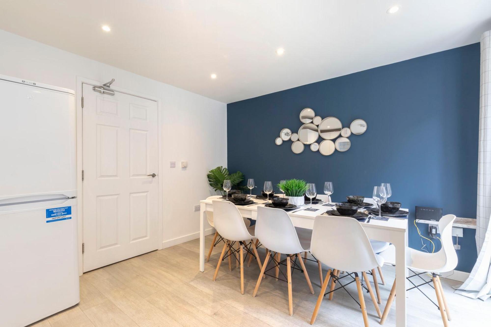 Modern Four Bedroom Four Bathroom Home Cheltenham Kültér fotó